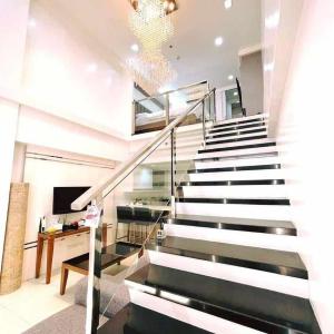 Loft-Style Unit in F1 Hotel, BGC