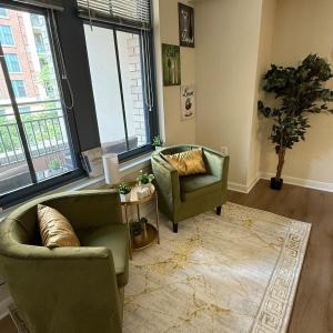Luxury Stay-Free Parking-Amazon HQ-Nearby DC-Wifi-Pool-Gym