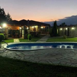 Vila Laci private poll billiard garden
