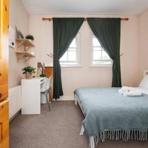 Compact Ensuite Room In Heart Of Georgian Dublin