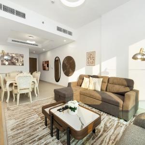 Luxury 2BR near Burj Khalifa with Rooftop Pool, City & Canal Views, Free Parking