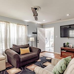 Sunny Midtown Cottage- Midtown Mobile