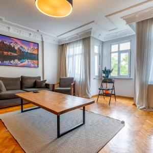 Spacious 3-Bedroom Central Apartment