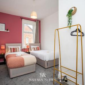 Spacious 3BR Home - Sleeps 6 - Contractors & Groups - Parking