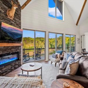 Bearfoot Bungalow - Lakefront Paradise