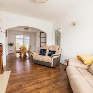 EEJs Grand 5 Bed Home- London, Greenwich