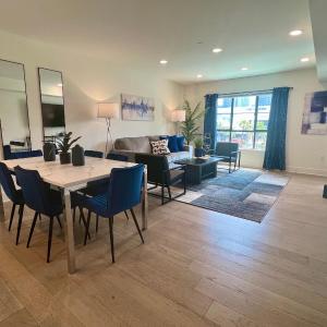Modern Extra Large 3BR with Parking Near Century City Mall 302