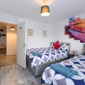 Four Bedroom House Near Tottenham Hotspur Stadium