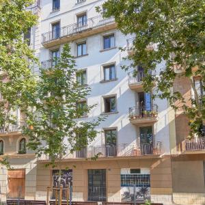 Diagonal Apartments