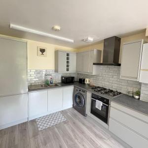 Cosy 2-Bed Flat Near ExCeL and City Airport