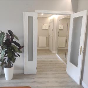 Spacious with free parking in Old Town-Casco Viejo