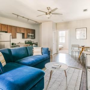 CozySuites MusicRow Classy 1BR with free parking 09