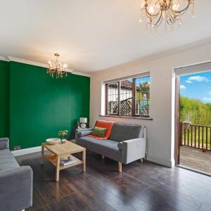 2 King 4 Singles 2 Sofa Beds Driveway Parking x 3 Private Garden Decking