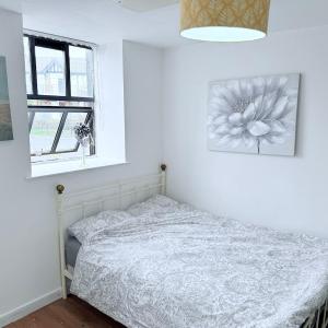 White Rose Double Bed Apartment
