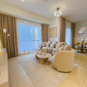 Modern 1BR in JBR, Walk to Beach & Marina