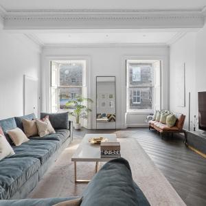 Edinburgh's Finest - Chic and Luxurious Shore Apartment