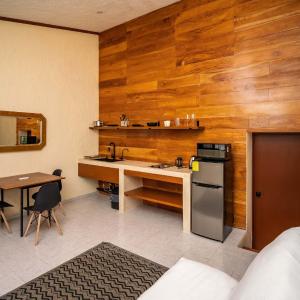 Bright & Spacious Ground Floor Suite Casa Jurel