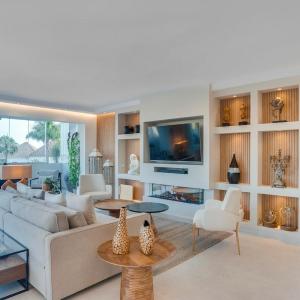 Atico Dúplex en Estepona con Vistas al Mar y Montaña a 10 min de la Playa