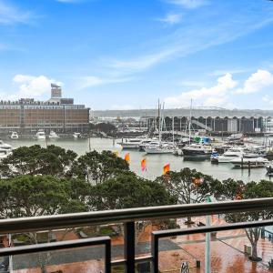 Viaduct Harbour 2BR w Full Comforts Zodiak Stays