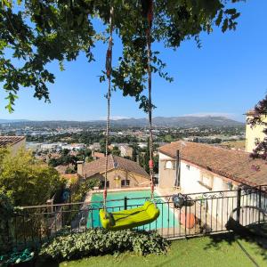 Maison provençale, vue, terrasses et piscine