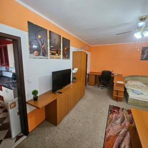 WOLF APARTMAN Luxusné a ubytovanie s plnou výbavou s Bezplatným parkovaním Plochou TV a Optickým Internetom Priamo v Považskej Bystrici Tichá lokalita s Všade blízko Vhodné pre Jednotlivcov Rodiny Pracovné cesty Turistiku aj Oddych Plne vybavená Kuchyňa