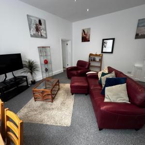 No 5 AT SANDRINGHAM, LARGE 1 BED NEAR SEFTON PARK