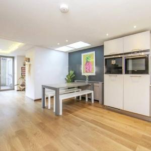 Spacious, Canal-Side, 3bed flat
