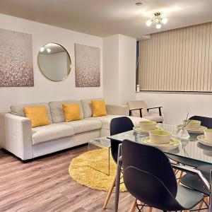 1 Bedroom Apartment- Free Parking, Broad St, City Centre