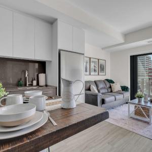 Whispering Pines Retreat DT Getaway & Skyline Views