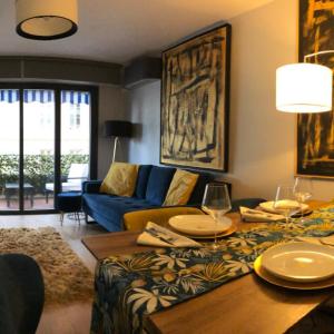 Trendy apartment with 2 bedrooms,2 full bathrooms,500m from the centre, private secure parking