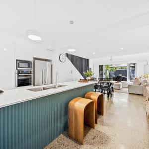 Riverbreeze - Close to Hastings 3 bed AC Pool