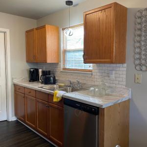Nice & Cozy Central Location 10 minutes from Downtown Nashville