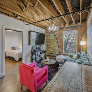 Luxe Loft with Speakeasy Parking and 2 Mi to Broadway