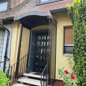 Spacious 3BR House with 2 Parking Spaces & Garden