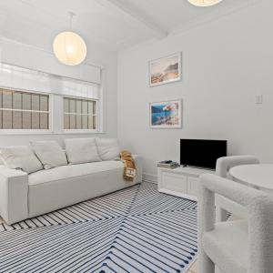 Bondi Hideaway - schmick, bright, mod, great spot