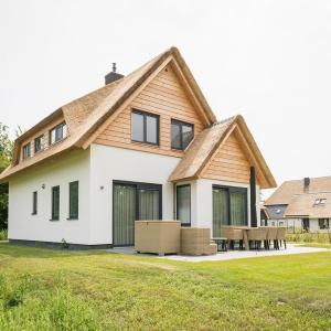 Luxurious villa for 8 people in De Cocksdorp Texel
