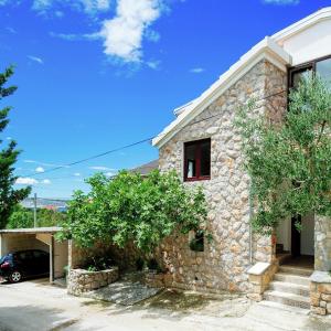 Modern Apartment in Starigrad with Garden