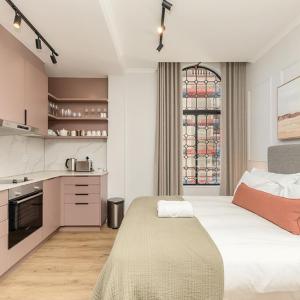 Contemporary Studio in the Vibrant City Core