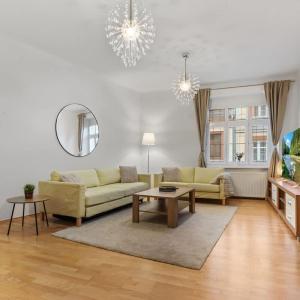 Grand Elegant Family Stay - AC, Netflix & Old Town