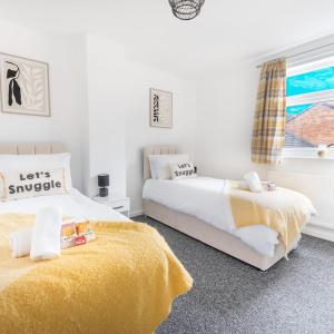 City Centre House with Secure Driveway Parking, Neflix, Garden, Long Stay Savings