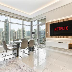 Stunning 2BR with Canal Views in Dubai Marina