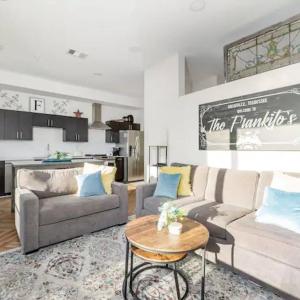 Downtown Luxury Pool Gym Free Parking 312