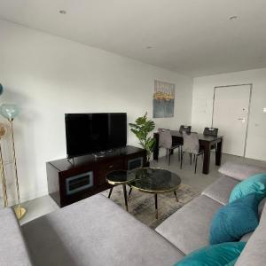 Brand New 2 BDR Apartment With Pool by LovelyStay