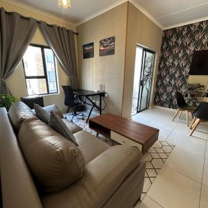 Secure Midrand Stay Walk to Shops & Banks