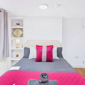 D3 Short Stay 4BR Home 2mins to Wood Green Metro and Parking Free