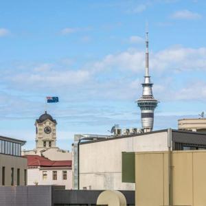 Lovely apartment with skytower views and car park