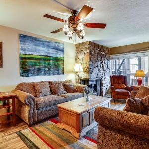 1 Mi to Marina: Frisco Condo w/ Mtn-View Balcony!
