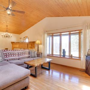 Lovely Terra Alta Cabin < 1 Mi to Alpine Lake