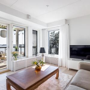 1-Bedroom Beachfront Apartment with Balcony, Sauna and Parking in Helsinki Aurinkolahti