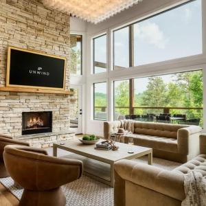 Legend - Cabin for 22 with Pool & Sports Simulator